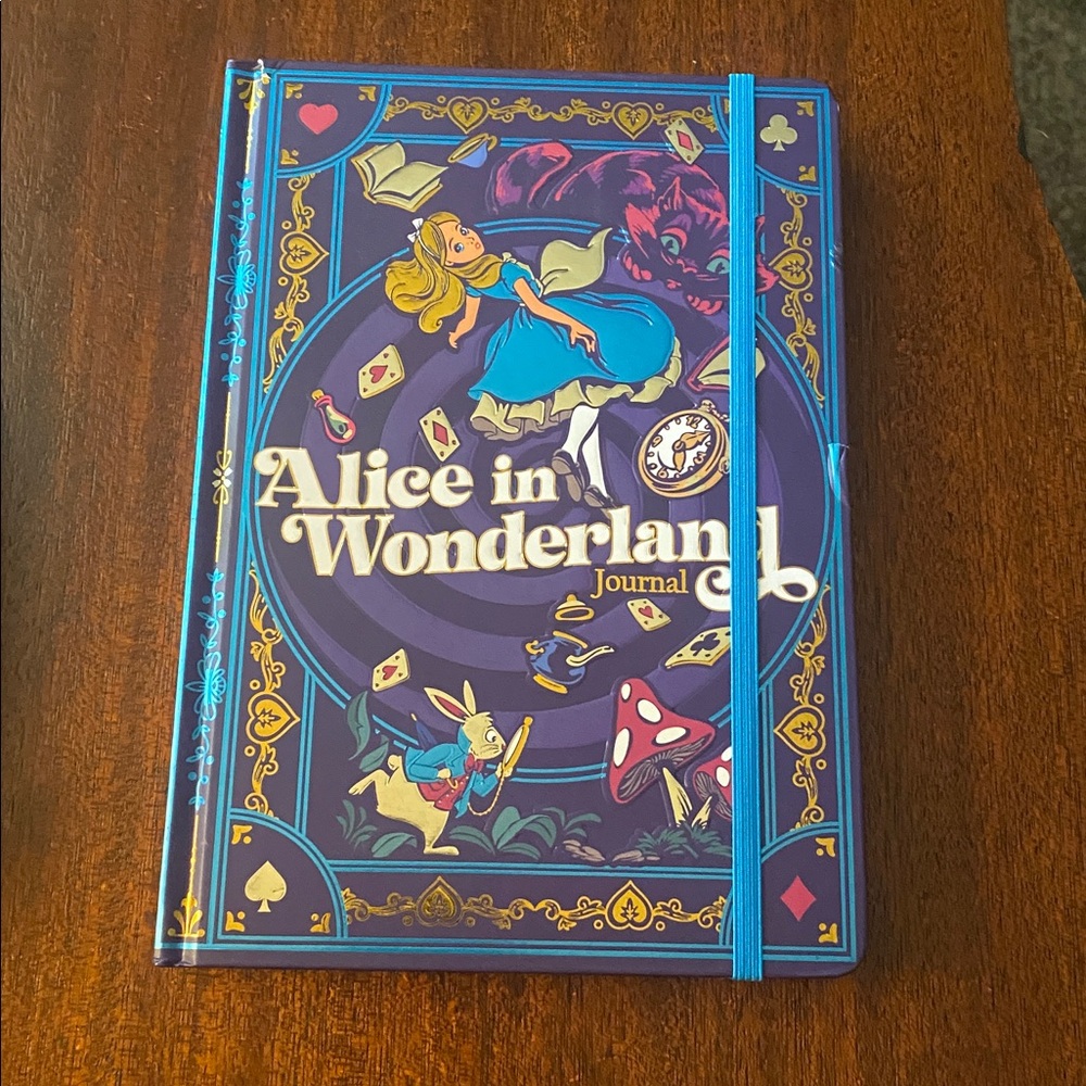NWOT BOOK LOVERS JOURNAL, Alice and Wonderland book cover, gold pages, book mark